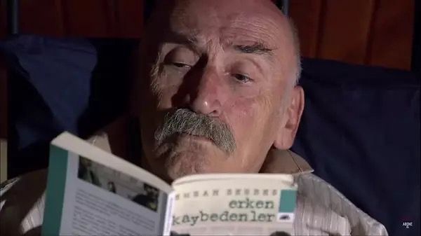 Ramiz Dayı'dan Öneriler: Efsane Dizi Ezel'de Yer Alan Kitaplar: