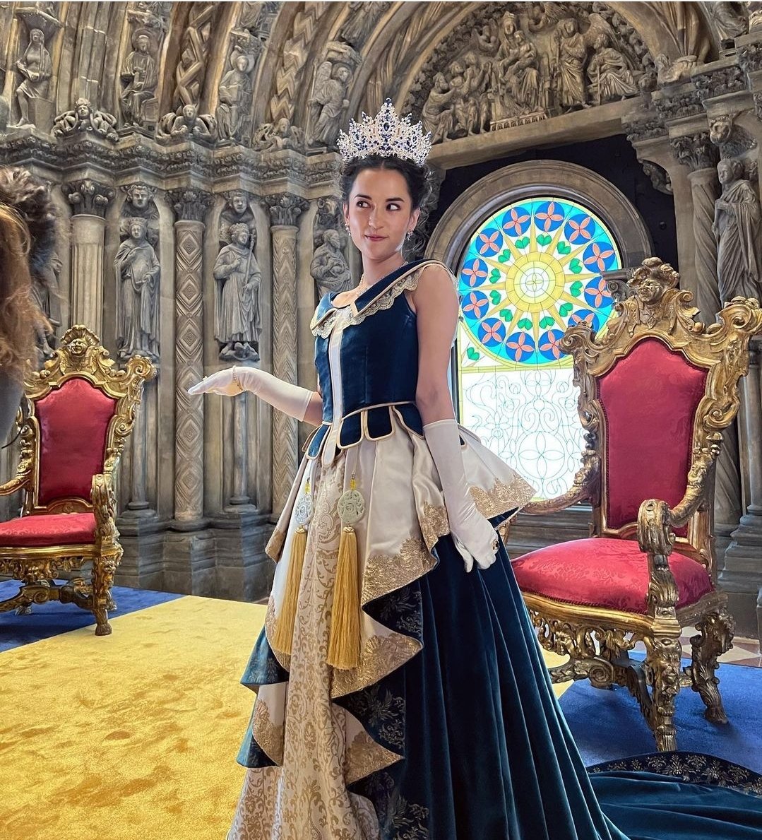 M_Pdragon's tweet photo. Did I mention I made a dress in 2.5 weeks? Coz I totally made Alina's coronation dress in 2.5 weeks.
@jessie_mei_li
@benbarnes
#shadowandbone #SaveShadowAndBone #alinastarkov #sunsaint #sunsummoner #jessiemeili #generalkirigan ##benbarnes #leighbardugo #grishaverse @lbardugo https://t.co/C4Gw7azwIC