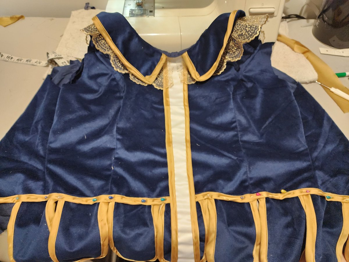 M_Pdragon's tweet photo. Did I mention I made a dress in 2.5 weeks? Coz I totally made Alina's coronation dress in 2.5 weeks.
@jessie_mei_li
@benbarnes
#shadowandbone #SaveShadowAndBone #alinastarkov #sunsaint #sunsummoner #jessiemeili #generalkirigan ##benbarnes #leighbardugo #grishaverse @lbardugo https://t.co/C4Gw7azwIC