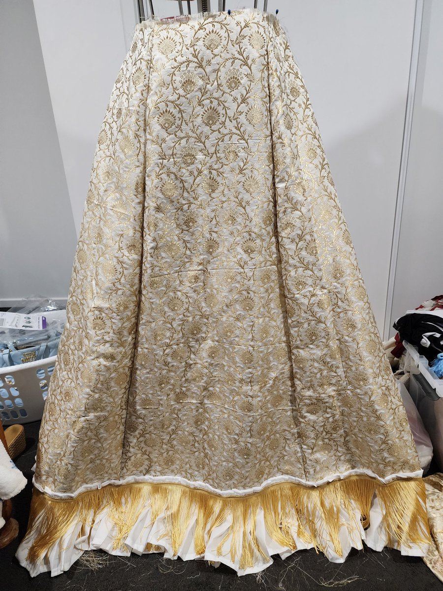 M_Pdragon's tweet photo. Did I mention I made a dress in 2.5 weeks? Coz I totally made Alina's coronation dress in 2.5 weeks.
@jessie_mei_li
@benbarnes
#shadowandbone #SaveShadowAndBone #alinastarkov #sunsaint #sunsummoner #jessiemeili #generalkirigan ##benbarnes #leighbardugo #grishaverse @lbardugo https://t.co/C4Gw7azwIC