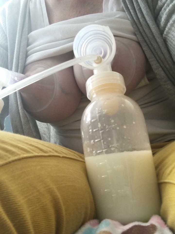 joncotta's tweet photo. @naichameimei520 看著媽媽用電動吸乳器抽出她美麗的大奶頭，用大奶瓶和大聲滴的性感泄乳，一定會很刺激。如何取得自訂的吸乳影片？請寄PM給我 https://t.co/bDS6gidPBQ