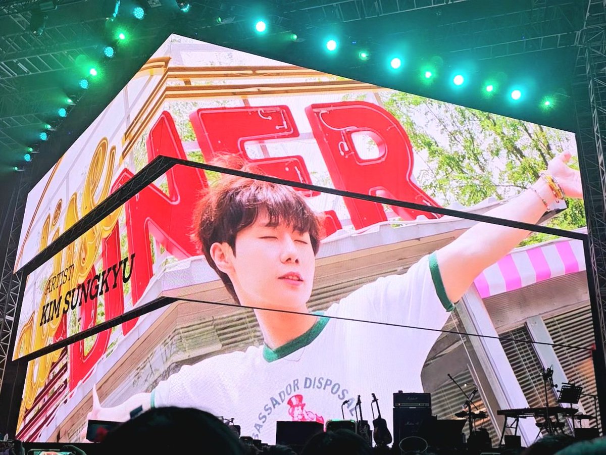 buenabuenobien's tweet photo. 240804 LV3 DAY2

Divin'
Shine
Ready 2 Go

B'cuz
Toki
41일
Sometimes

너여야만 해
Sentimental
Sorry
Till Sunrise

Climax
Small Talk
60s
Go Again

안개
Closer

Jump
Savior

It Will Be

*
Kontrol
My Everyday Is U
📷
U
끌림
**
답가
True Luv
머물러줘
나의 하루
Hush
Daydream
Closer rep https://t.co/vPC5WhvJyL