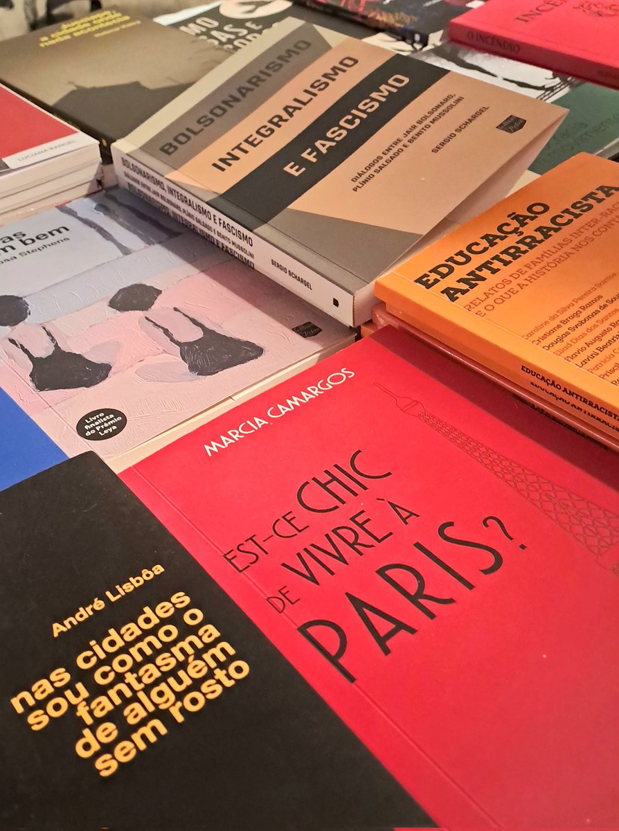 de_edicoes's tweet photo. Hoje, a partir das 13h, estaremos na @flipeioficial com desconto em todos os livros. Bora lá, amig@s! https://t.co/Gm9ssNNLwR