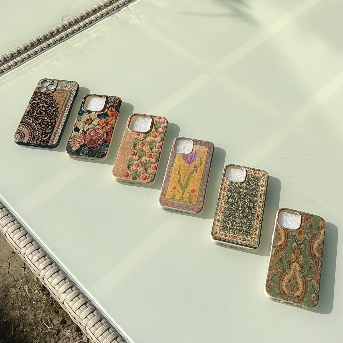 laldukkan's tweet photo. Hediyeleşme 🥳
Toplam 4 kişiye hediye vereceğiz efenim, kazanan 2 kişiye istediği telefon kılıfı 2 kişiye ise istediği desen eşarp/şal hediye edeceğiz.  
10 Ağustos saat 20:00’a kadar beğenip bizi takip etmeniz yeterlidir.  ✈️  https://t.co/AvNOv7mkkB https://t.co/vfzbrV6j4L
