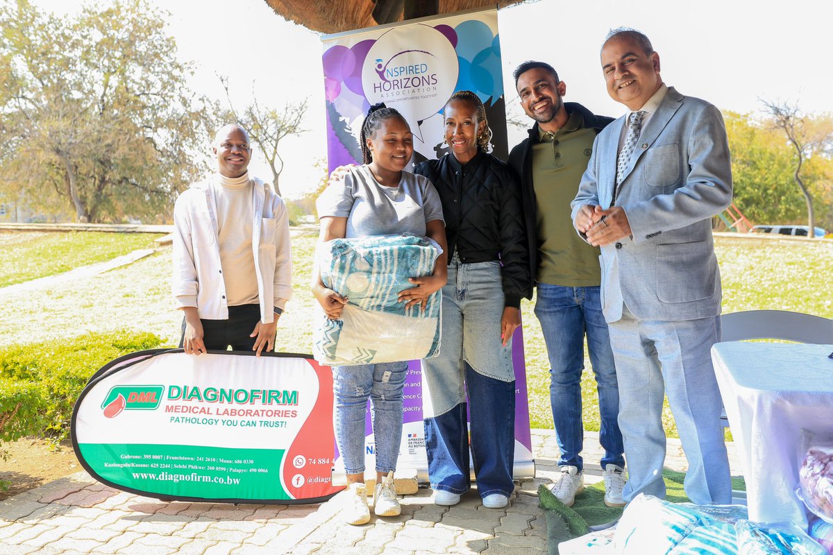 IHA_BW's tweet photo. DIAGNOFIRM MEDICAL LABORATORIES DONATES TO YOUNG MOTHERS!

Yesterday DML generously donated blankets and offered free medical check ups to support young mothers in our community. Thanks @AlankarMalviya of @BotswanaUnaids for opening address &amp; @TebelopeleVCTC 

#YoungMothersMatter https://t.co/HEQOY7RaTh