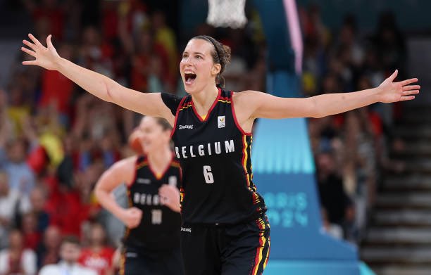 H É R O Ï Q U E S 😍

LES BELGIAN CATS SE QUALIFIENT POUR LES 1/4 DE FINALE DU TOURNOI OLYMPIQUE DE BASKET APRÈS UNE VICTOIRE ÉCRASANTE FACE AU JAPON. 🇧🇪