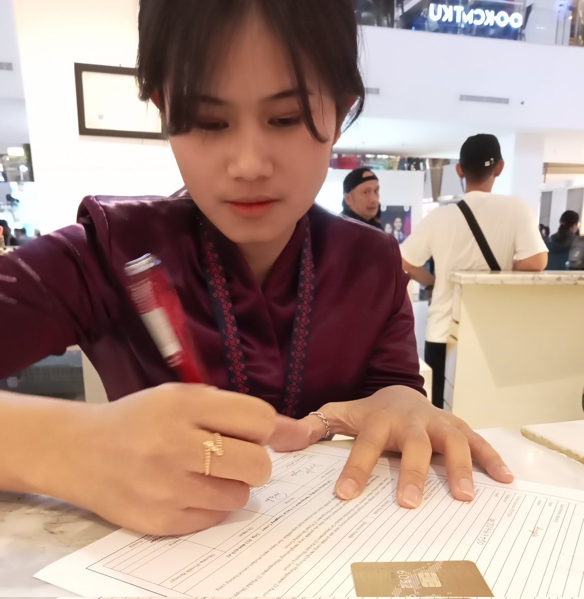 cinnamoncherry's tweet photo. Kartu ATM sudah dititipkan di pusat informasi/satpam ya. https://t.co/JJtbUVLpNg