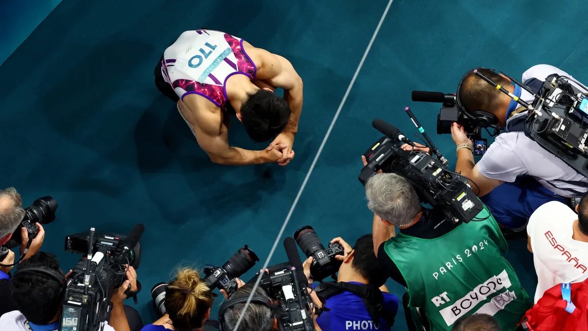 _acejimenez's tweet photo. Carlos Yulo, the first Filipino man who won Olympic Gold medal 🥇 

Under an Act, The Philippine government will give him $10,000,000 pesos (AUD$265,702). 

Well deserved and worth celebrating. 

#Olympic2024 #CarlosYulo @Olympics @OlympicPHI 

📸 Athit Perawongmetha/Reuters https://t.co/kLk1iNNWmB