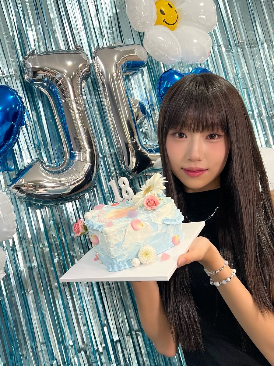 izna_offcl's tweet photo. [iznaPIC📷]

2024.08.04 <𝗛𝗔𝗣𝗣𝗬 𝗝𝗨𝗡𝗚 𝗘𝗨𝗡 𝗗𝗔𝗬🎂🩵 𝗟𝗜𝗩𝗘>

#izna #이즈나
#CHOIJUNGEUN #최정은
#HAPPYJUNGEUNDAY https://t.co/JKg6Sq9IMO