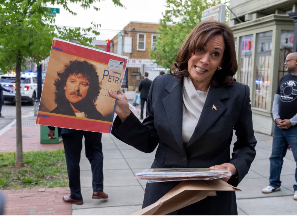 galantgarant's tweet photo. BREAKING kamala harris endorsing german artist wolfgang petry: „when he said ‚verlieben verloren vergessen verzeih‘n…i really felt that“ https://t.co/Bv3Dd7IbVJ