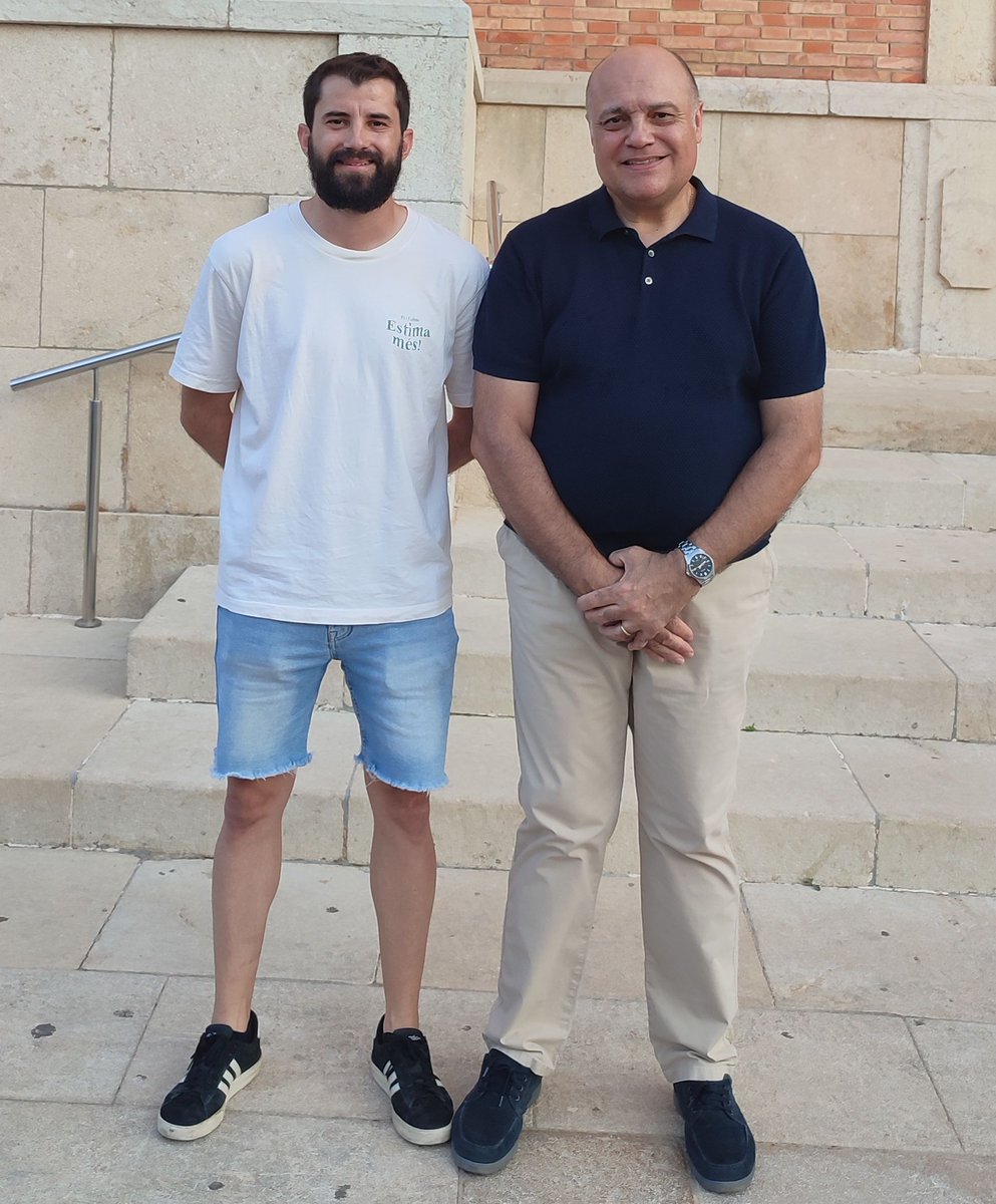 EdicionsdelSud's tweet photo. Josep Jorge i Fernández (La Pobla de Vallbona, 1990) ha guanyat amb l'obra LLISTA D'ESPERA el VII Premi  de Poesia «Torre de Piles», convocat per Edicions del Sud. 
@manel_vall @saforissims @EnllacatsLlengu @Idecocampturia @bibliolli @plaervidaAPunt @CompanyStas @vicentmifsud https://t.co/PXi0BnoAsq