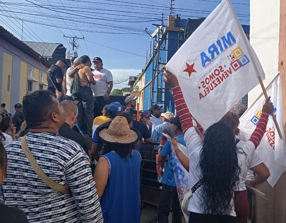 Cada día es una nueva oportunidad para defender nuestra patria. ¡No dejaremos que nadie nos robe lo que nos pertenece. Seremos la pesadilla de quienes pretendan arrebatarnos los sueños.
<a href="/NicolasMaduro/">Nicolás Maduro</a>