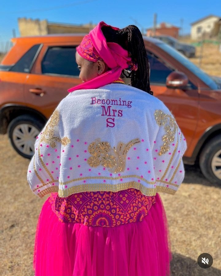 NjUhuruMapapu's tweet photo. Haibo! 😀😃🙂 I'm so happy 😊  for Vuyokazi! #IzinganeZesthembu ❤️ https://t.co/gSpJHBeis1