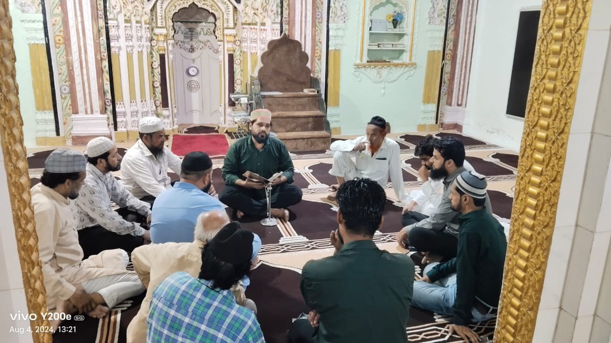 SioUjjain's tweet photo. अल्हम्दु लिल्लाह 
आज के वीकली प्रोग्राम में।
 ब्रदर अरस्लान रहमानी ने दर्स ए कुरान दिया। 13वे पारे की पहली आयत के हवाले से नफ्स को डिफाइन करते हुए इंसानी अख्लाकियात पर ज़ौर देते हुए बताया कि आज के दौर में किस तरह से अखलाकी गिरावट हमारे समाज मे नज़र आ रही है। https://t.co/oeYZCGyLt1