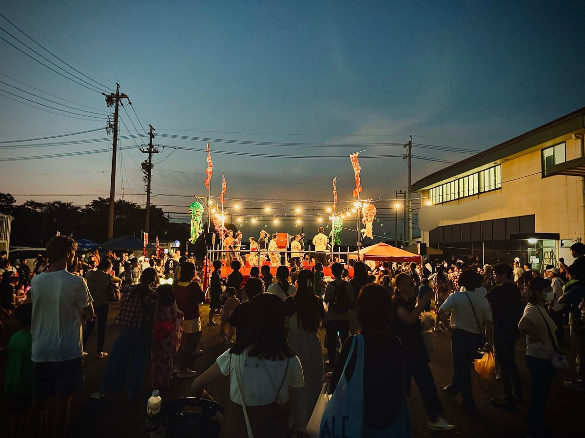 FrowFsy's tweet photo. the地元の盆踊りって感じで良き https://t.co/Ou6uczETLC