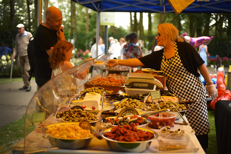 If you’re at Knowsley Flower Show today there are a host of fabulous food vendors offering everything from Halloumi Fries and homemade bakes to authentic Italian gelato! 

Find out more about the Flower Show here: orlo.uk/LJL8b