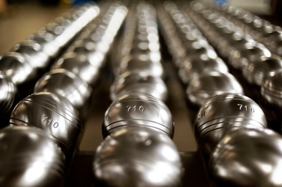 le_Parisien's tweet photo. Comment Obut, leader mondial de la vente de boules de pétanque né dans la Loire, est toujours à la pointe
➡️ https://t.co/HiHy4IUkDd https://t.co/07ldXKzWDk