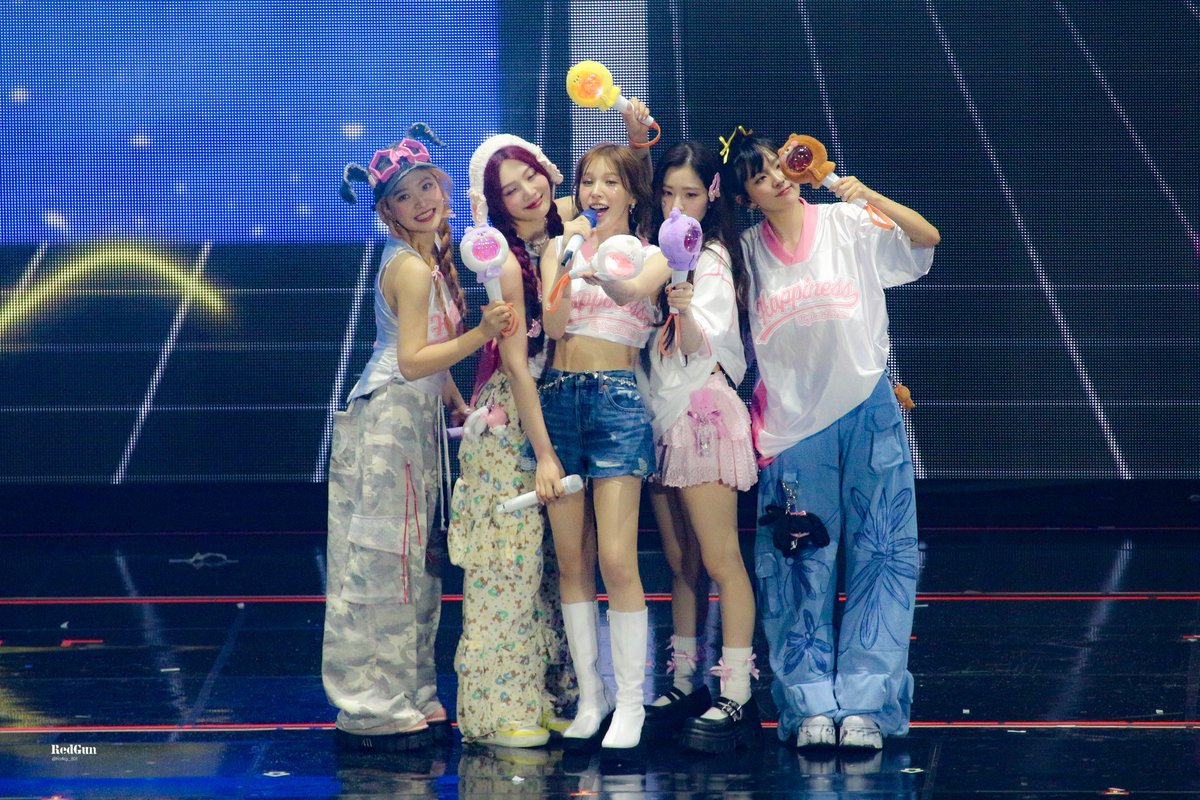 RvRg_801's tweet photo. #RedVelvet 

Happiness My Dear🌻 https://t.co/Mnz8BqKQaU