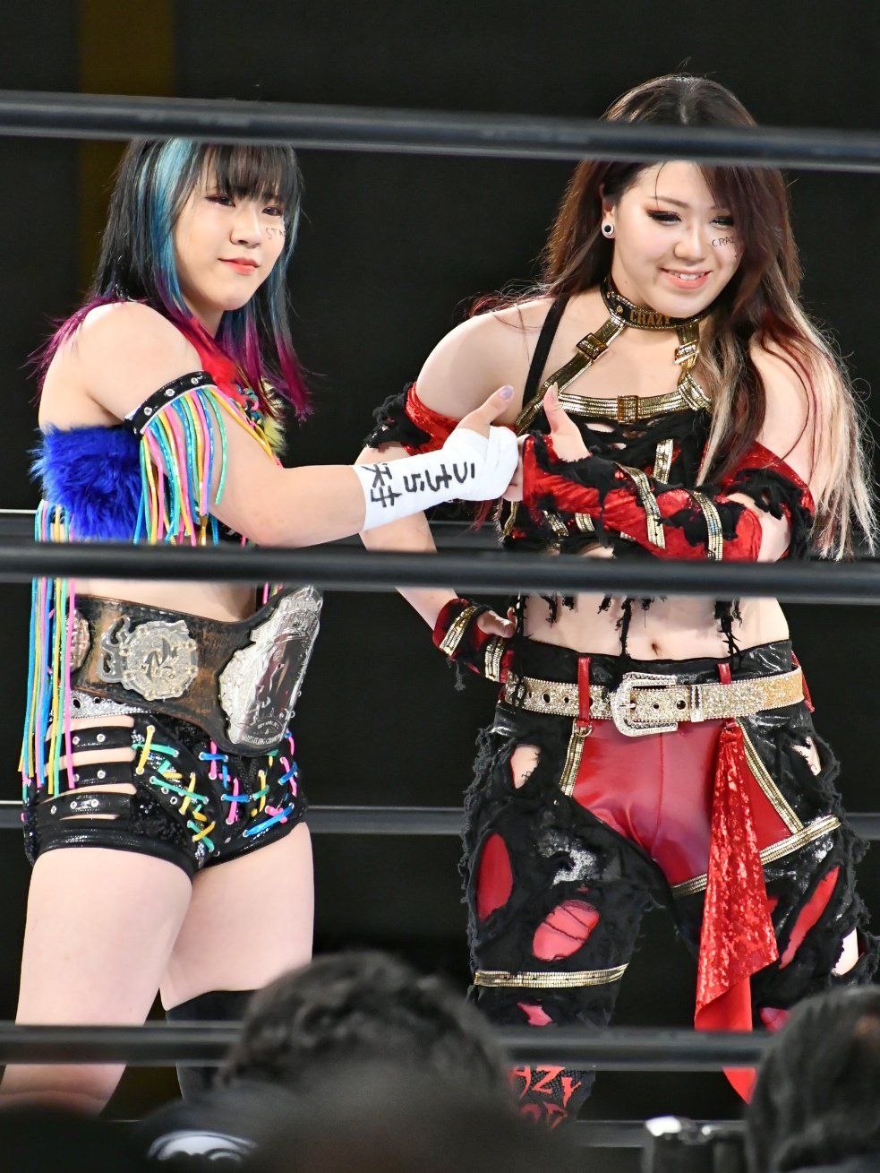 激安スーパーの“売上対決” 💙ありさん🐯🤍  X: on スポーツ選手