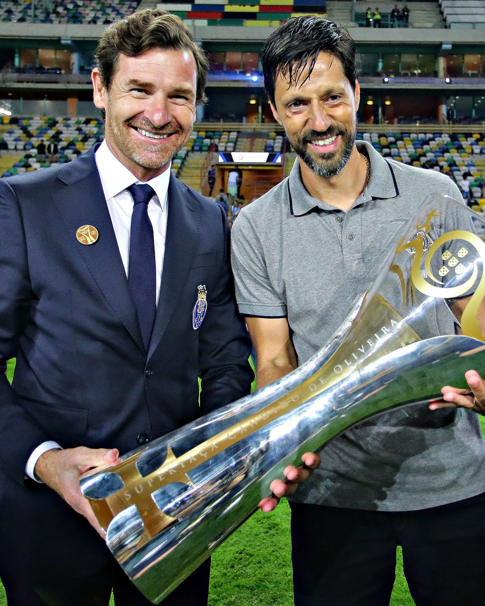 A nova era começou com um troféu.
