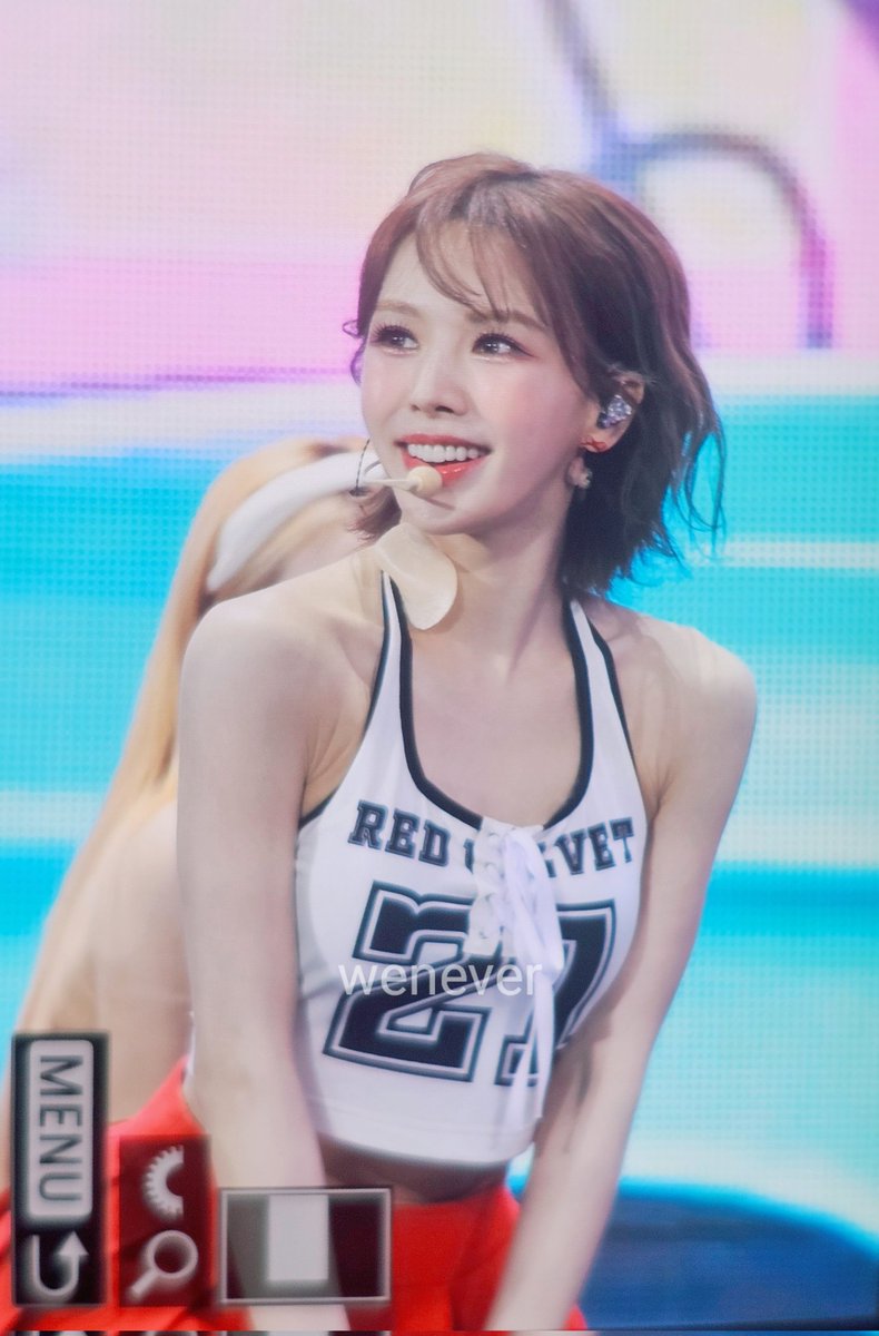 wenever940221's tweet photo. 240804 서울 팬콘 #웬디 #WENDY 
난 너를 바라봐 넋을 잃고 또 봐🩵 https://t.co/ZlYRqYNKr1