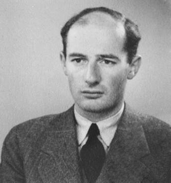 StephenUzzell2's tweet photo. Born #OTD 4 August 1912. Swedish diplomat Raoul Wallenberg saved thousands of Jews in German occupied Hungary during the Second World War. https://t.co/Xztcedw35g
