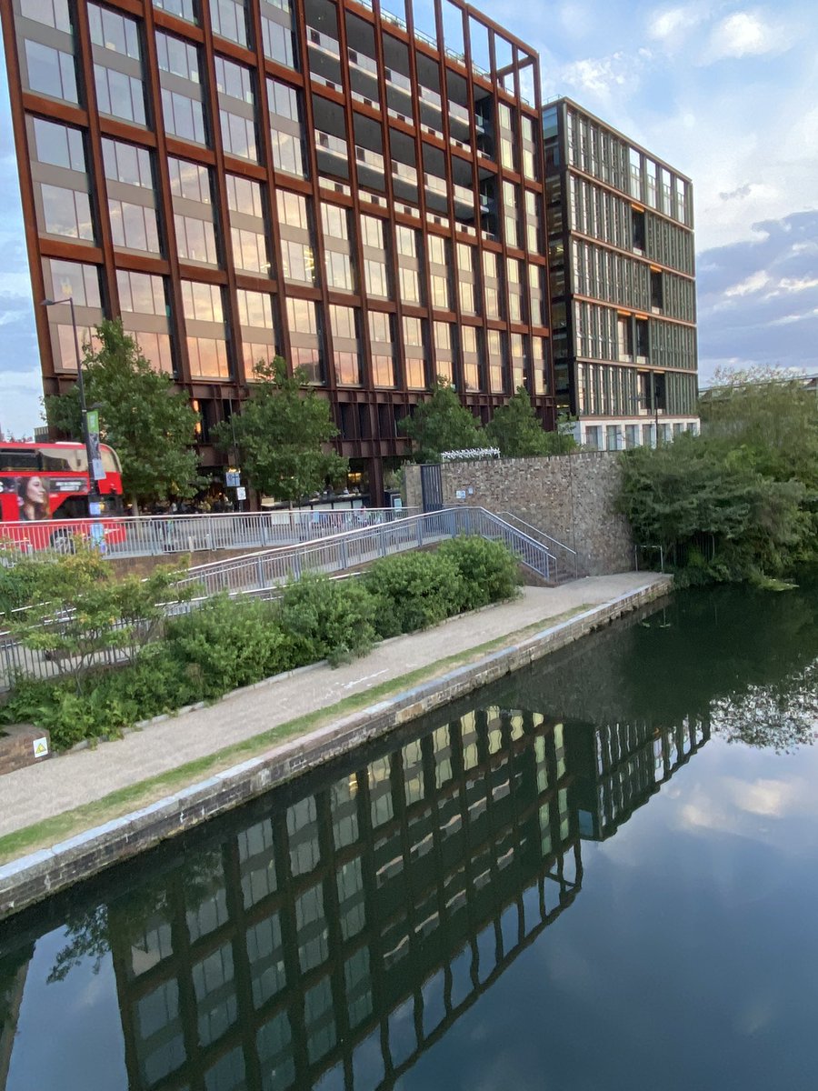 TrinityPamela's tweet photo. Evening at Regent’s Canal @Fo_RegentsCanal https://t.co/S3laFEr6N7