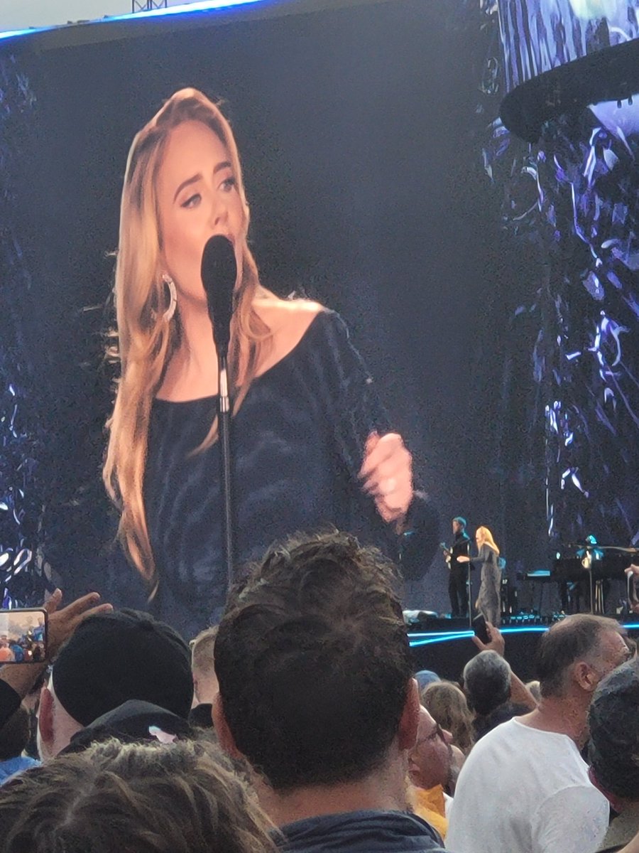 DiamondAnthony's tweet image. What an amazing concert it was.  #AdeleInMunich
