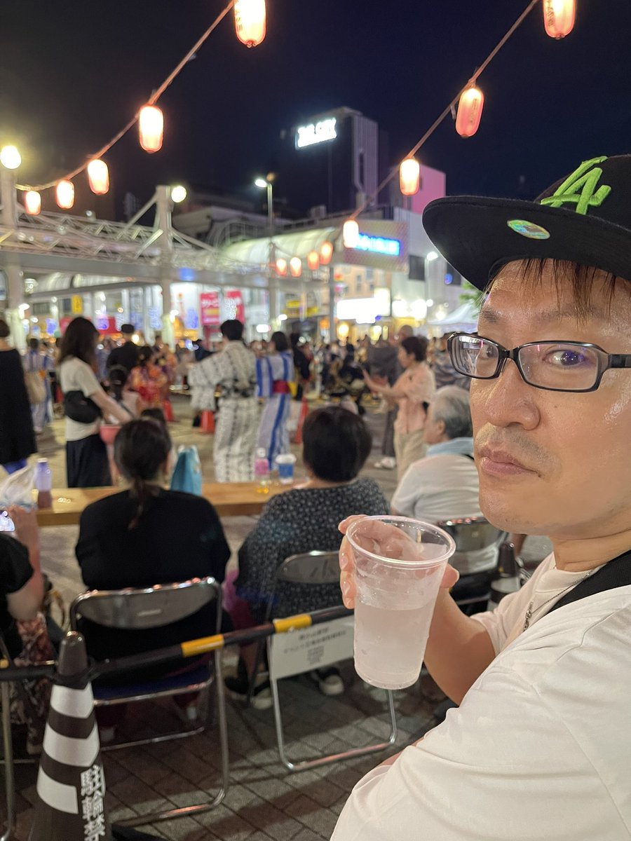 chihirobeer's tweet photo. 今日も一日Mix作業をがんばっていました。近所で盆踊りをやっていたので「なんぼのもんじゃい！」と見に行ったおじさん、おつかれさまの一杯です。 https://t.co/OPu587xe3p