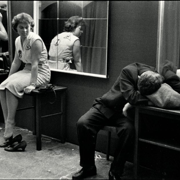 «Ten cuidado con el vacío de una vida muy ocupada».
Sócrates
📷Sabine Weiss