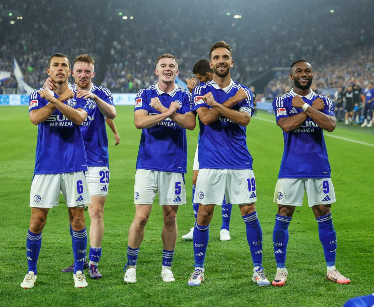 KoslowskiOlaf's tweet photo. #NeuerHeader #S04 https://t.co/TAFRSVjkQV