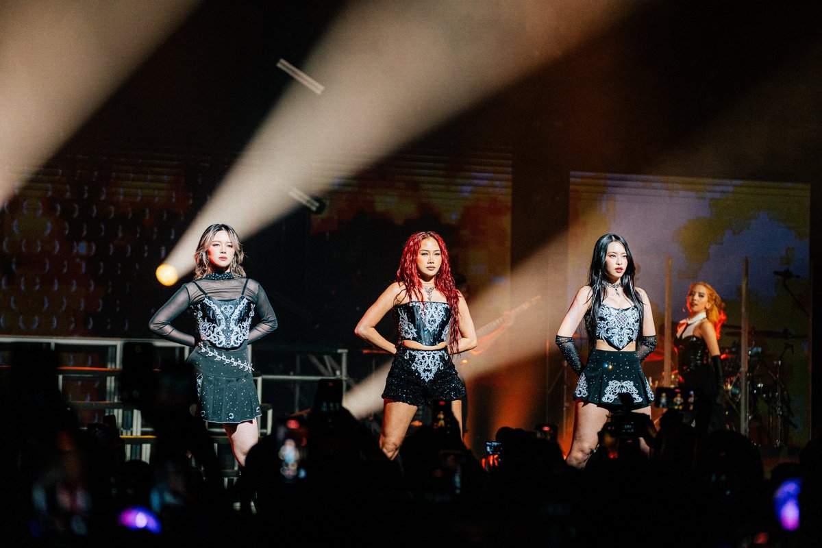 dollaofficialMY's tweet photo. DOLLA RE:BIRTH The Experience 💎 03.08.2024 | so surreal for us to perform our very first concert for our iDollas, thank you so so much for coming and bringing so much energy and love. blessed 💜 #DOLLAReBirth https://t.co/LKgPwGy3mz