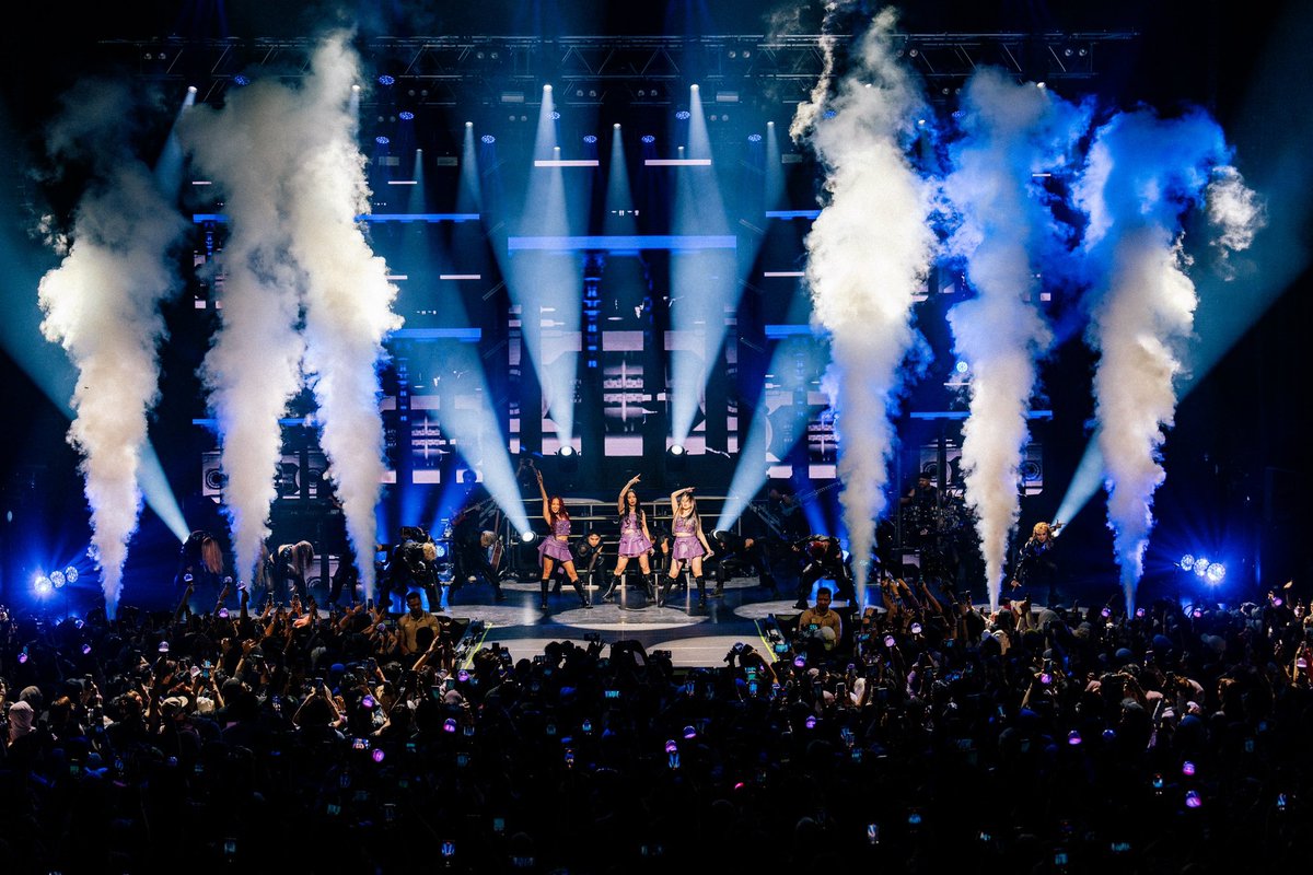 dollaofficialMY's tweet photo. DOLLA RE:BIRTH The Experience 💎 03.08.2024 | so surreal for us to perform our very first concert for our iDollas, thank you so so much for coming and bringing so much energy and love. blessed 💜 #DOLLAReBirth https://t.co/LKgPwGy3mz