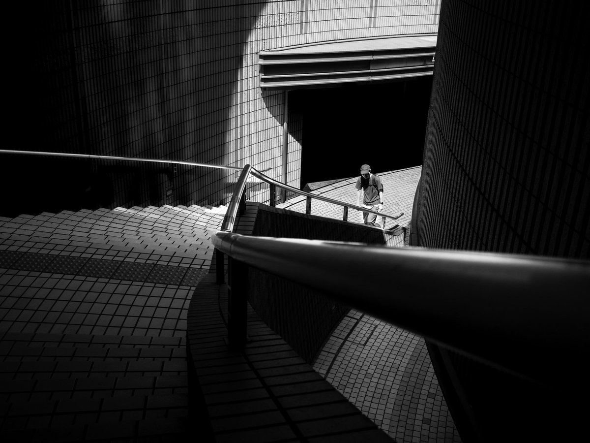 YK_streetphoto's tweet photo. #streetphotography #bnw_demand #bw_addiction #badassbnw #streets_unseen #streetmoment #streetphotographybnw #streetianity #aspfeatures #bw_perfect https://t.co/RL0oD25yhn