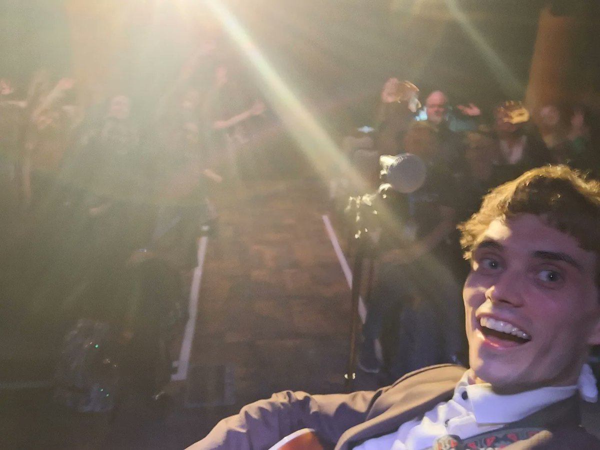 Chris Tavener tweet media