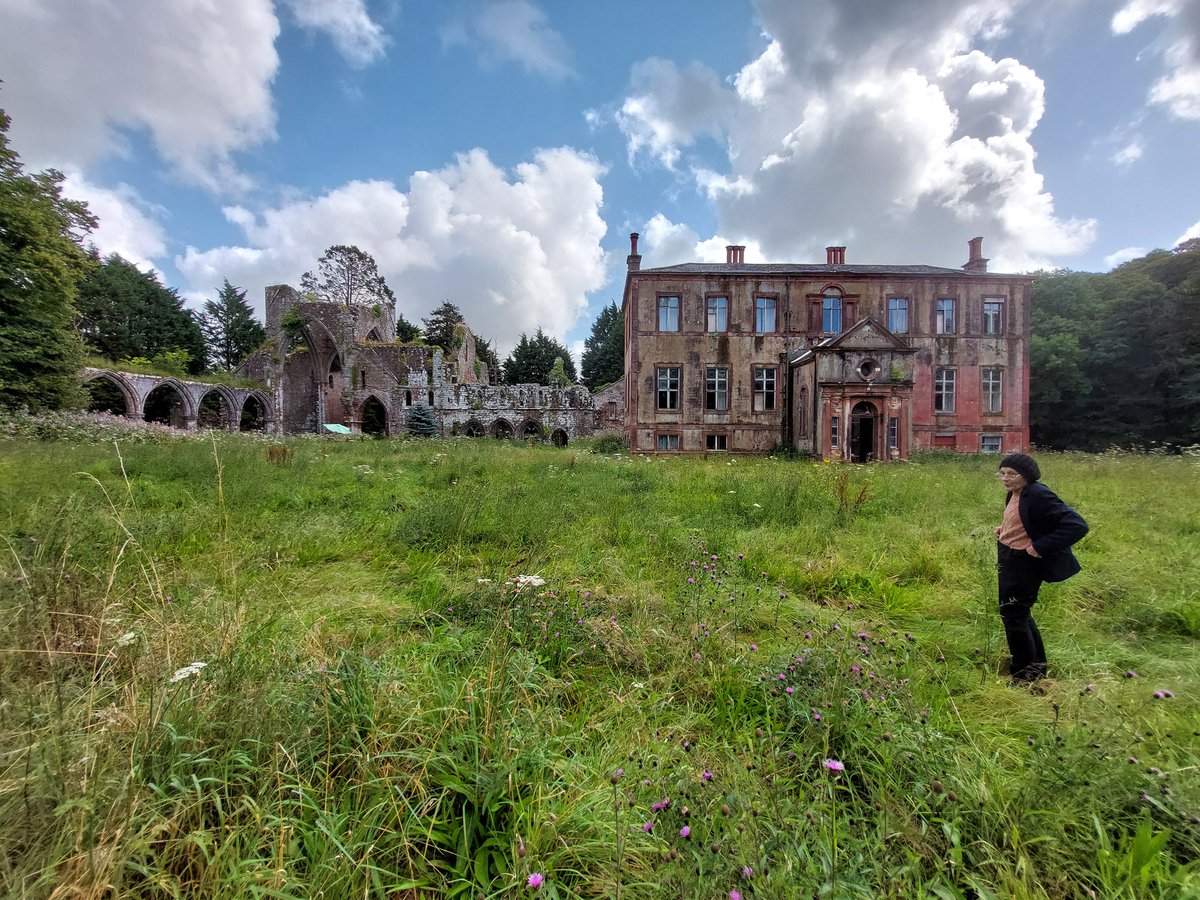 Ivana_Nika's tweet photo. Visited Calder abbey in Calder Bridge yesterday like #AnneLister did in 1824 ...
overgrown ruins with grass and shrubs attached to a derelict house, river Calder flowing nearby
#Calderabbey
#CalderBridge
#LakeDistrict https://t.co/pbEMezZAaY