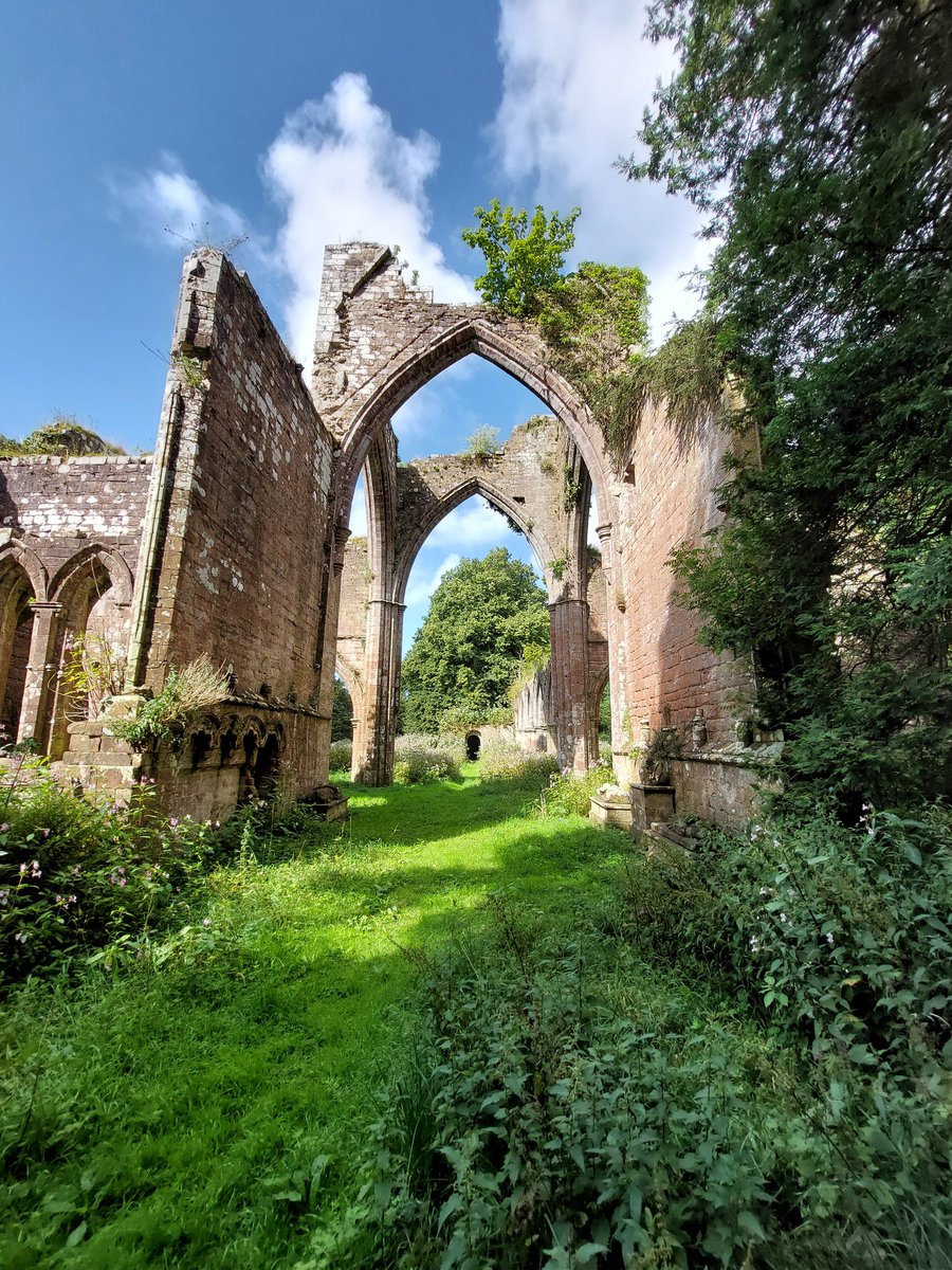 Ivana_Nika's tweet photo. Visited Calder abbey in Calder Bridge yesterday like #AnneLister did in 1824 ...
overgrown ruins with grass and shrubs attached to a derelict house, river Calder flowing nearby
#Calderabbey
#CalderBridge
#LakeDistrict https://t.co/pbEMezZAaY