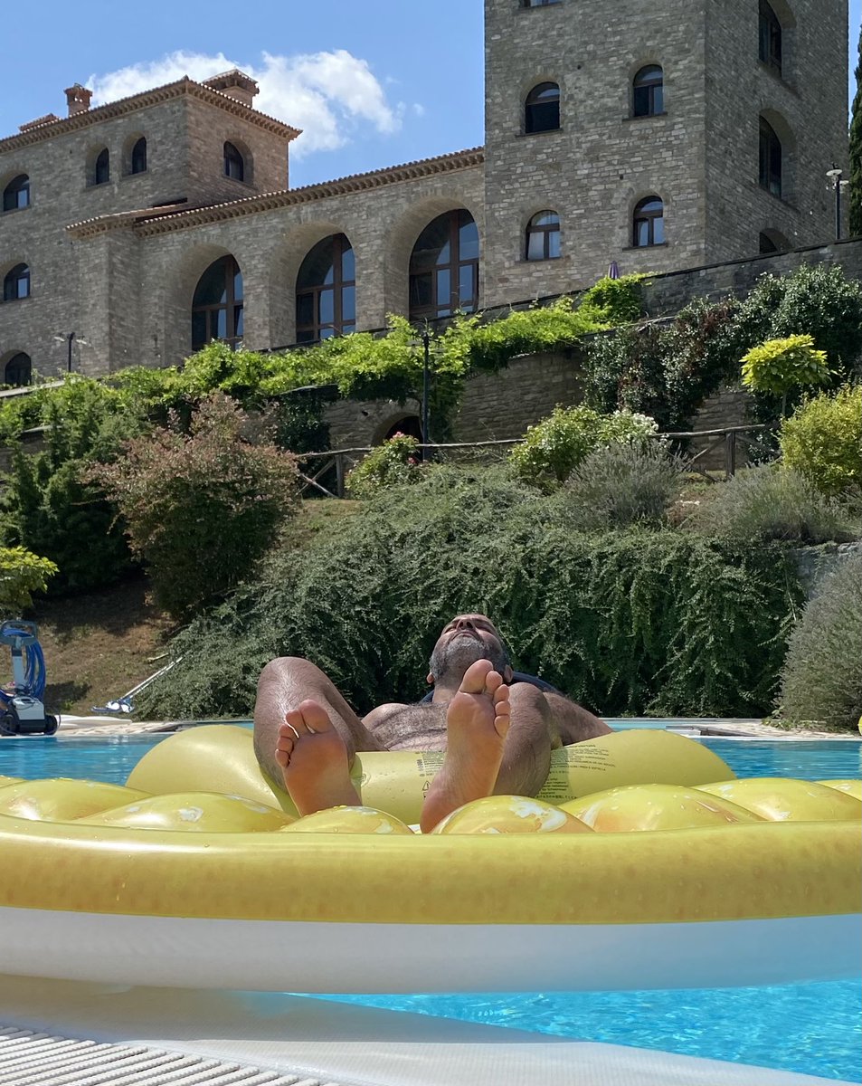 Per gli ammiratori…

#FootAdmiration #FOOTFETİSH #fetish