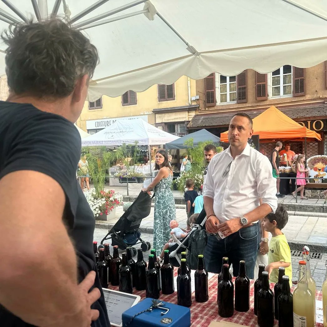 B_Bernard73's tweet photo. Ambiance musicale et conviviale au marché nocturne de #Yenne, hier soir.
Bravo aux producteurs locaux pour leur passion, la sauvegarde de nos savoir-faire et la valorisation des circuits-courts.
Très belle fête !
#Savoie https://t.co/7Wl83KSXkL