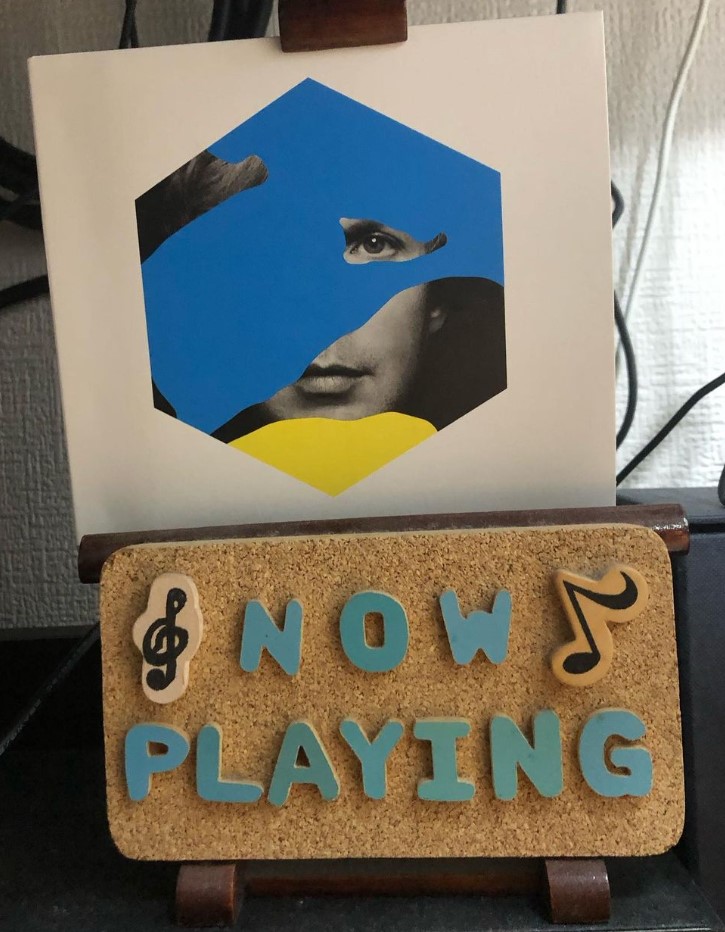 yuji0515's tweet photo. 今日の1枚 Beck - Colors
1.2.5.8曲目がおすすめ。
アップテンポでご機嫌なアルバムです。
メロディとギターのバランスが良いです。
#beck 
#今日の1枚 #今日のアルバム
#おすすめの曲
#洋楽 #音楽 #洋楽好き
#洋楽好きな人と繋がりたい
#音楽好きな人と繋がりたい https://t.co/pUOTY1Bp0f