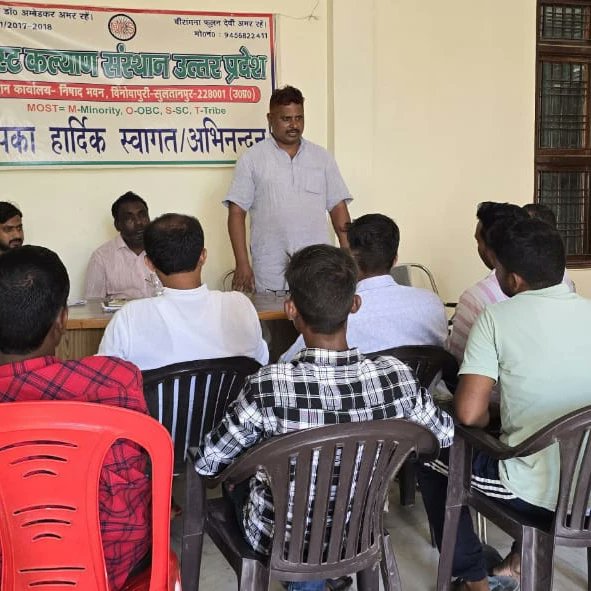 #रवि_निषाद_दूबेपुर के #मोस्ट_ब्लॉक_संयोजक बने

निषाद भवन में हुई मोस्ट दूबेपुर ब्लॉक कमेटी की मीटिंग

सुलतानपुर। आज दिनांक 02-08-2024 को #मोस्ट_कार्यालय_निषाद_भवन, विनोवापुरी में दूबेपुर के मोस्ट ब्लॉक प्रमुख सुहैल अहमद के नेतृत्व में मीटिंग की गई !