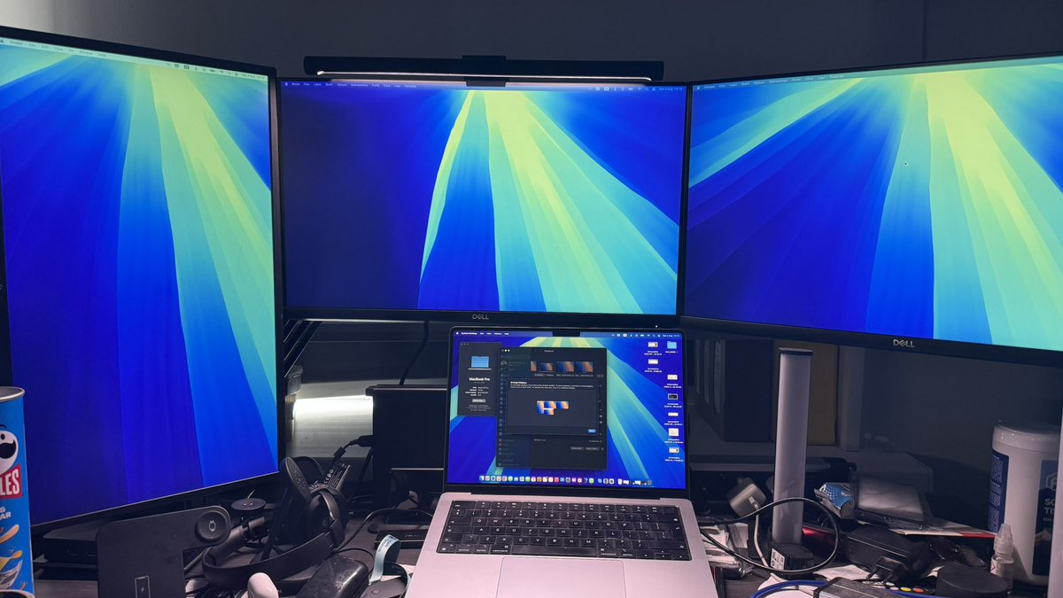 jaro82's tweet photo. @kursorslv @krizdabz Foto gan tgd macBook Pro ar M2 Pro proci, bet ka redzi - kopa pieejami 4ekrani https://t.co/9CQoRK0lcU
