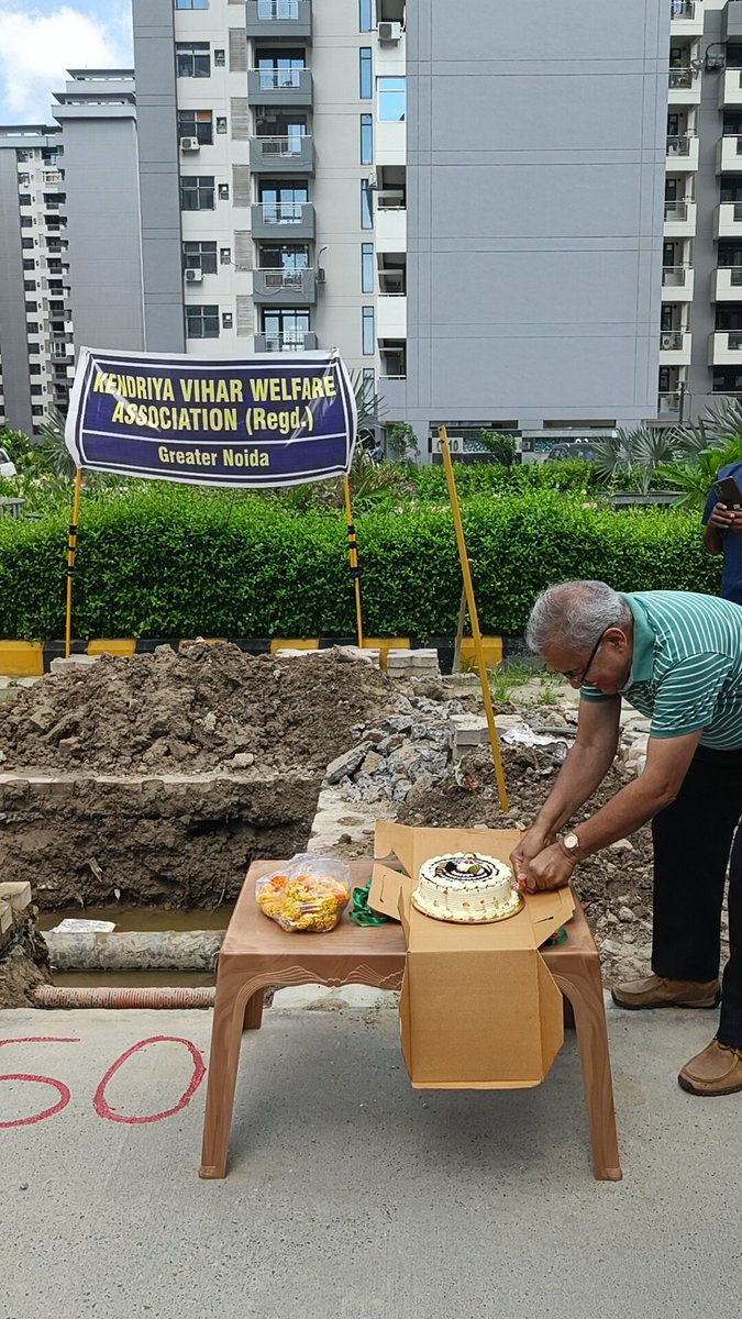 ResidentKVGN's tweet photo. Kendriya Vihar Greater Noida 
04-Aug-2024

Crumbling Fire Fighting Infra has resulted in 50+ cracks/bursts of fire water pipe till date, to "celebrate" this achievement, residents gathered and cut the cake.

https://t.co/ZsCxvI5Ali

@myogioffice
@myogiadityanath 
@mlkhattar https://t.co/d4FohHauJ4