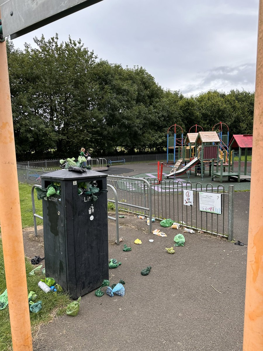 JBaxter_Media's tweet photo. Absolutely disgusting, headed to the park
with my wee boy and found this - an overflowing bin full of….dog shit right outside St Marks kids play park. Not cool @Edinburgh_CC @edinburghpaper #rubbish #edinburgh https://t.co/LOrVE3NjqB