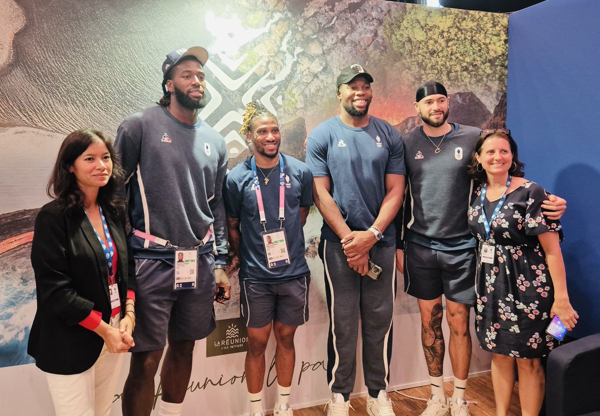 ReunionTourisme's tweet photo. Au cœur des #JO2024 @Paris2024 sur le stand de l'île de #LaReunion au Club France #gotoreunion https://t.co/qZqg3ummTo