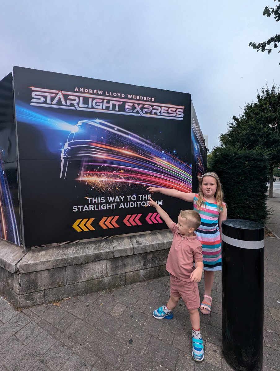 MrsKSibson's tweet photo. I'm so excited to finally be at @Starlightlondon this was the first West End show I was taken to see which ignited my passion for musical theatre when I was 10 back in 1994 and now to be here with Eloise and Austin makes it extra special. #theartsmatter https://t.co/ixzPYLjo6d