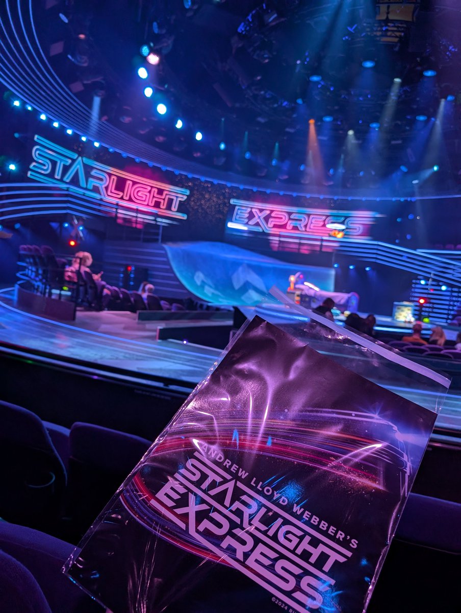 MrsKSibson's tweet photo. I'm so excited to finally be at @Starlightlondon this was the first West End show I was taken to see which ignited my passion for musical theatre when I was 10 back in 1994 and now to be here with Eloise and Austin makes it extra special. #theartsmatter https://t.co/ixzPYLjo6d