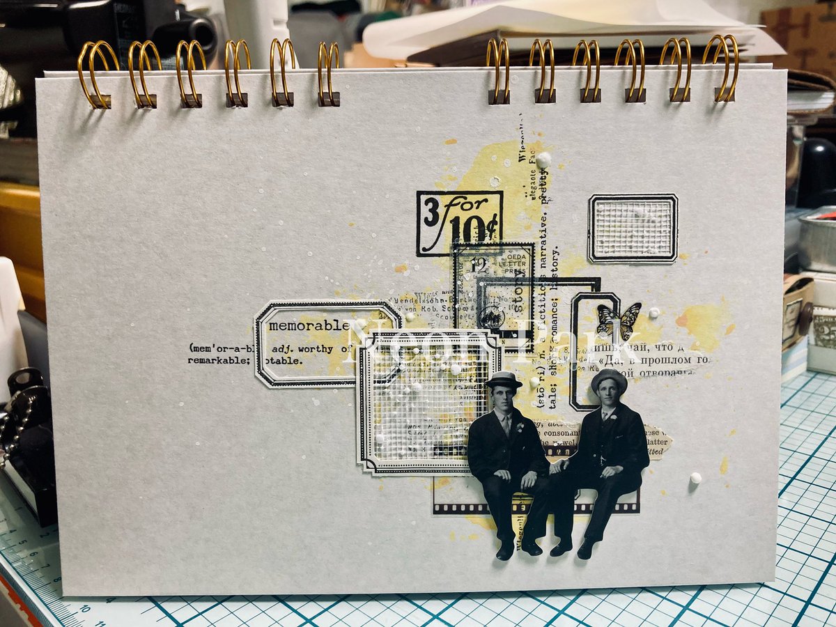 _NeonPark's tweet photo. 今日はA5サイズの剥離紙ノートを作りました。
表紙は可愛いデザインペーパーでも貼ろうかとも思ったけど、せっかくなので白い紙にして #コラージュ しました。

何冊か作ってお友達へのプレゼントにしても良いなーと思いました^ ^(ぼっちのくせに笑)

#大枝活版室 https://t.co/AtSJmEpOPw