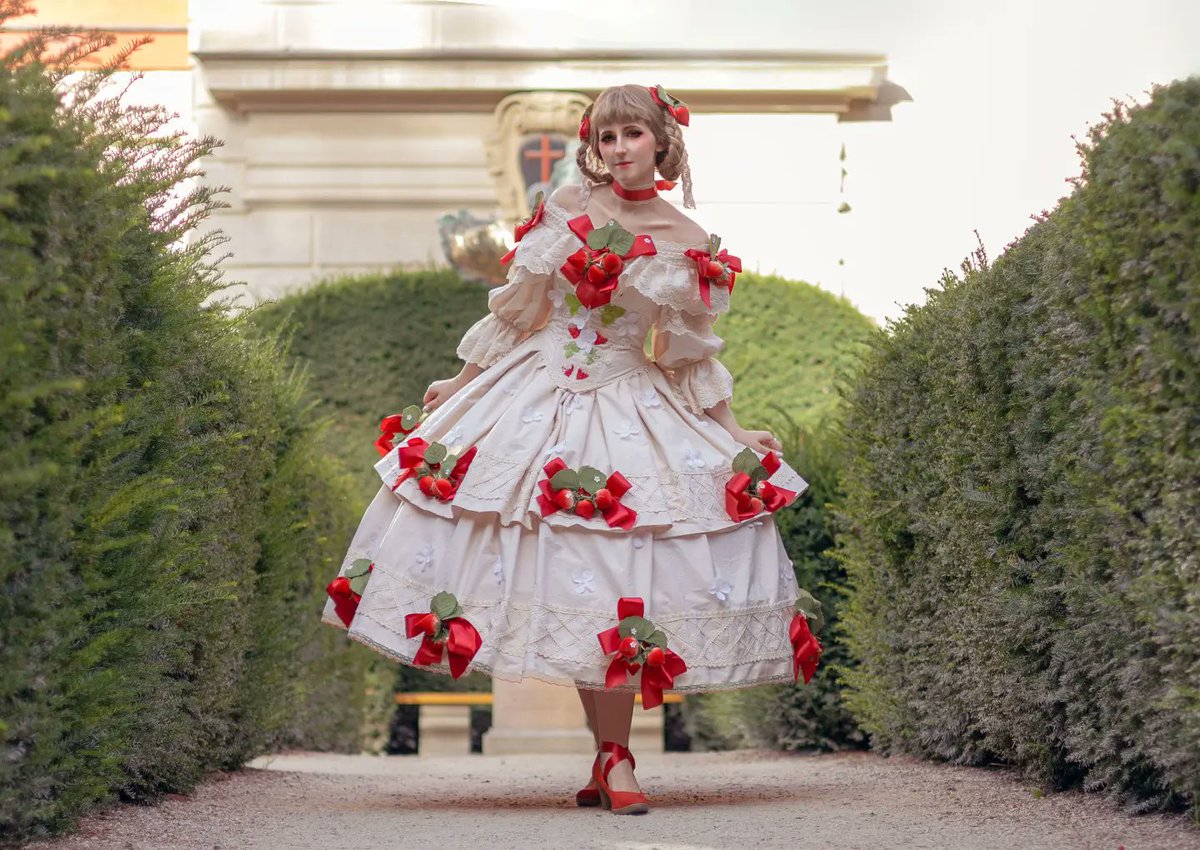 Strawberry cosplay from  <a href="/tebasakizo/">Sakizo🍰</a> art &lt;3 
Cosplay made by me 
Photo: Carmen Photo-cosplay