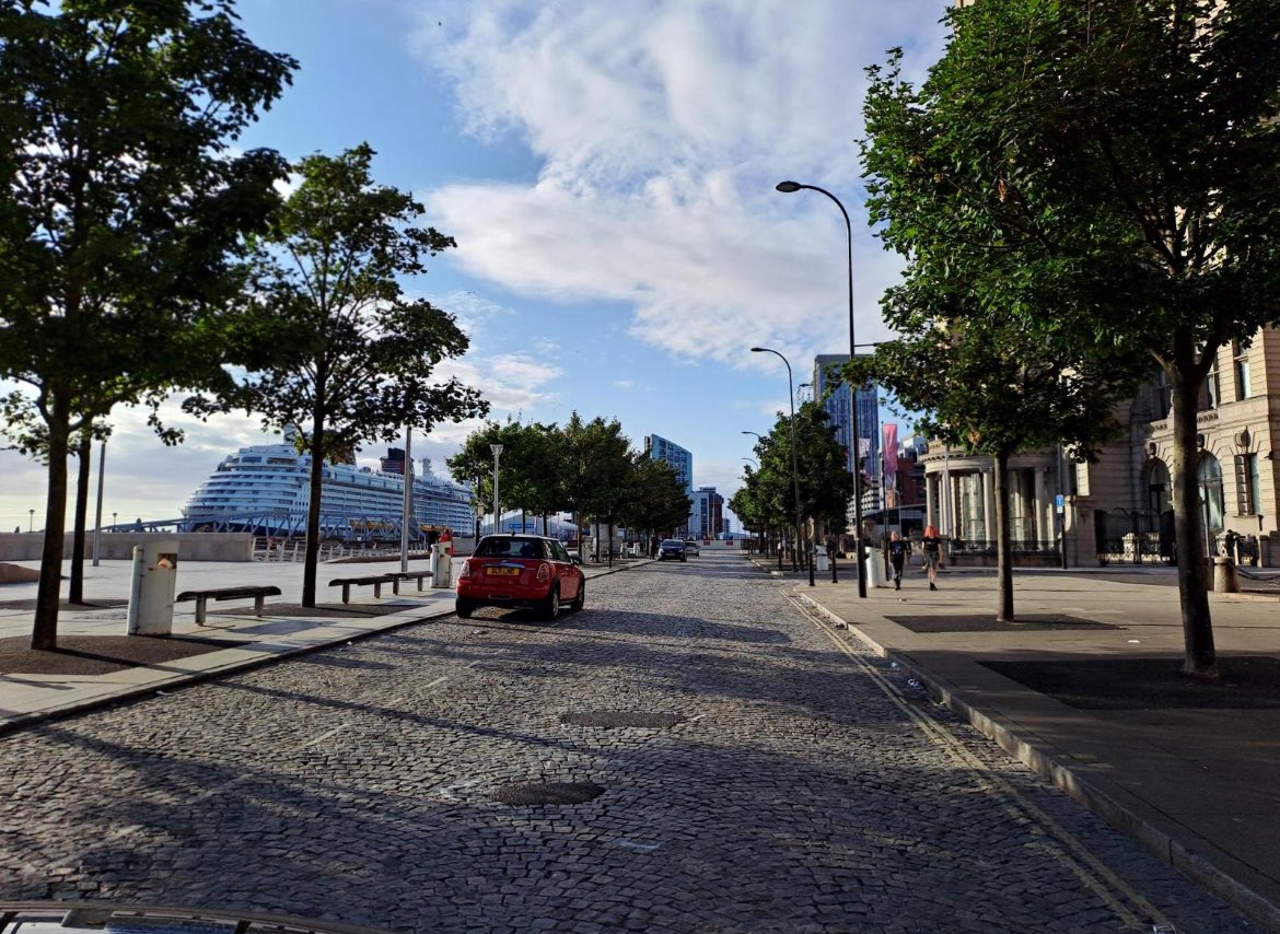 Declan_Henry_'s tweet photo. Liverpool StreetScene have been incredible over the past 24 hours.

Clearing up the Strand and County Road after the rioting by mindless thugs and giving the spaces back to the community.

@lpool_LSSL @lpoolcouncil https://t.co/hKC1U7cNAb